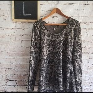 BKE Boutique Large Long Sleeve Top